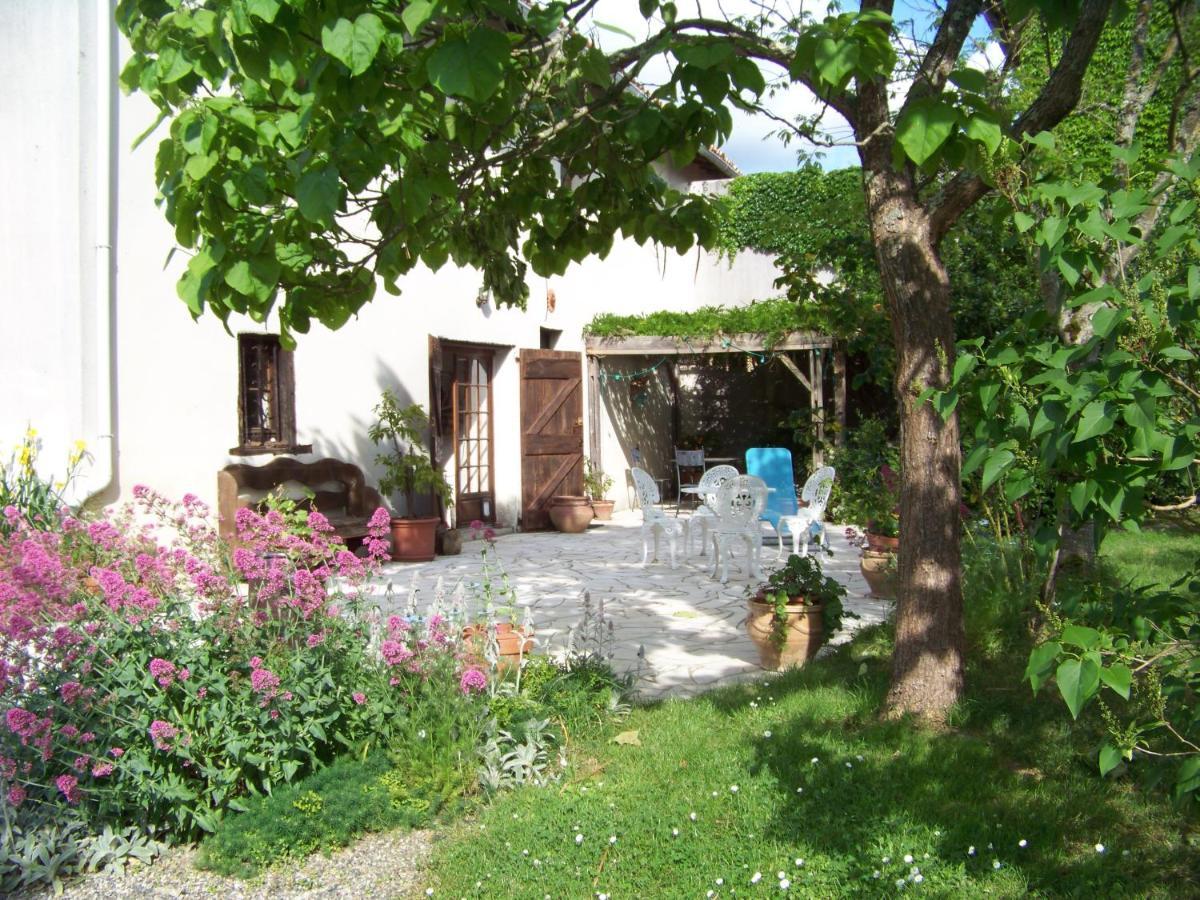 Grande Maison Atypique Le Burgaud Exterior foto